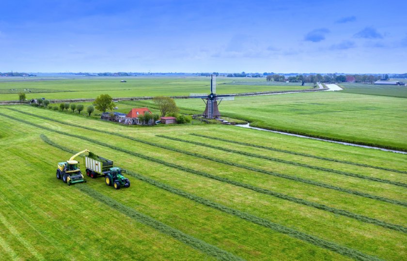 Een NIR-sensor op een hakselaar meet de drogestofgehalte en ruw eiwit van het gras.