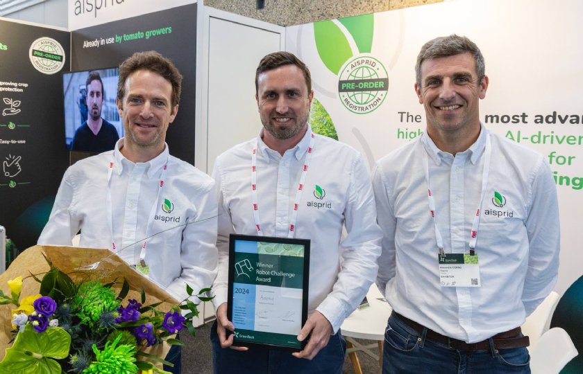 Het Aisprid-team won onverwachts de robot challenge met een bladplukker.